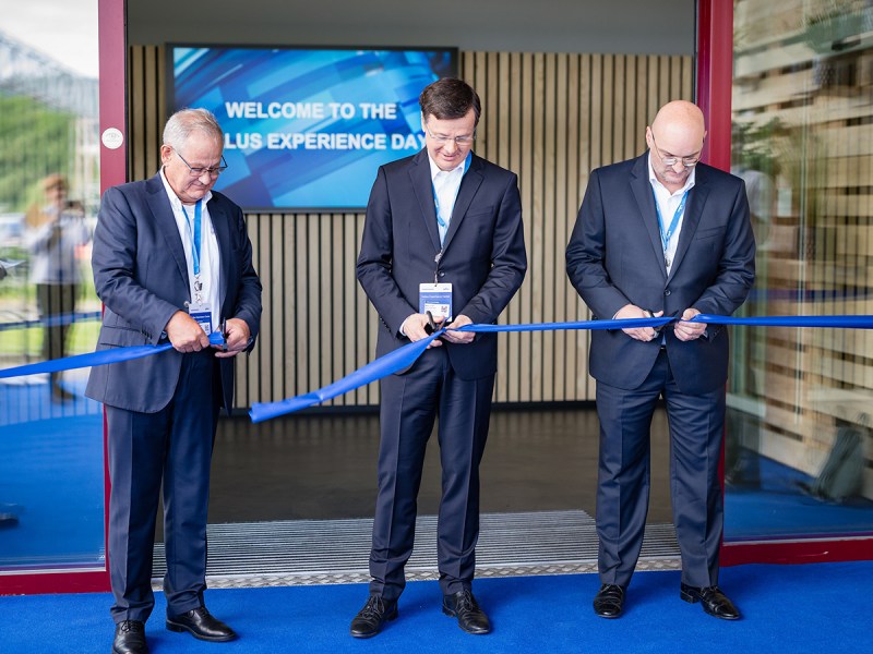 The official opening of the Gallus Experience Center – (L-R) Ferdinand Rueesch, key account manager, anchor investor and member of the Supervisory Board of Heidelberg; Dr Ludwin Monz, CEO of Heidelberg; Dario Urbinati, CEO of Gallus Group